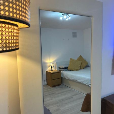 Stylish Studio Flat - Watford Junction - Harry Potter Екстериор снимка