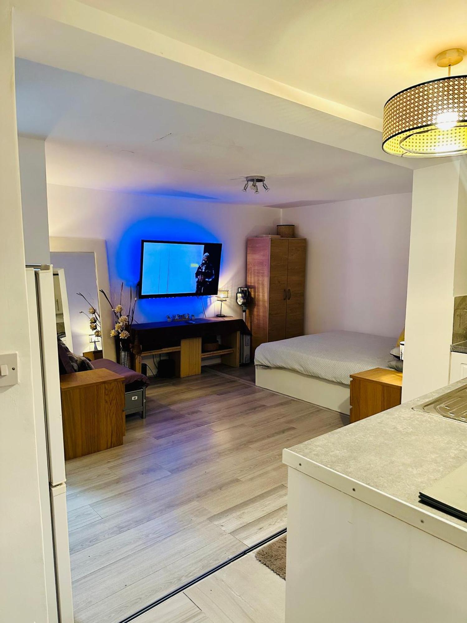 Stylish Studio Flat - Watford Junction - Harry Potter Екстериор снимка