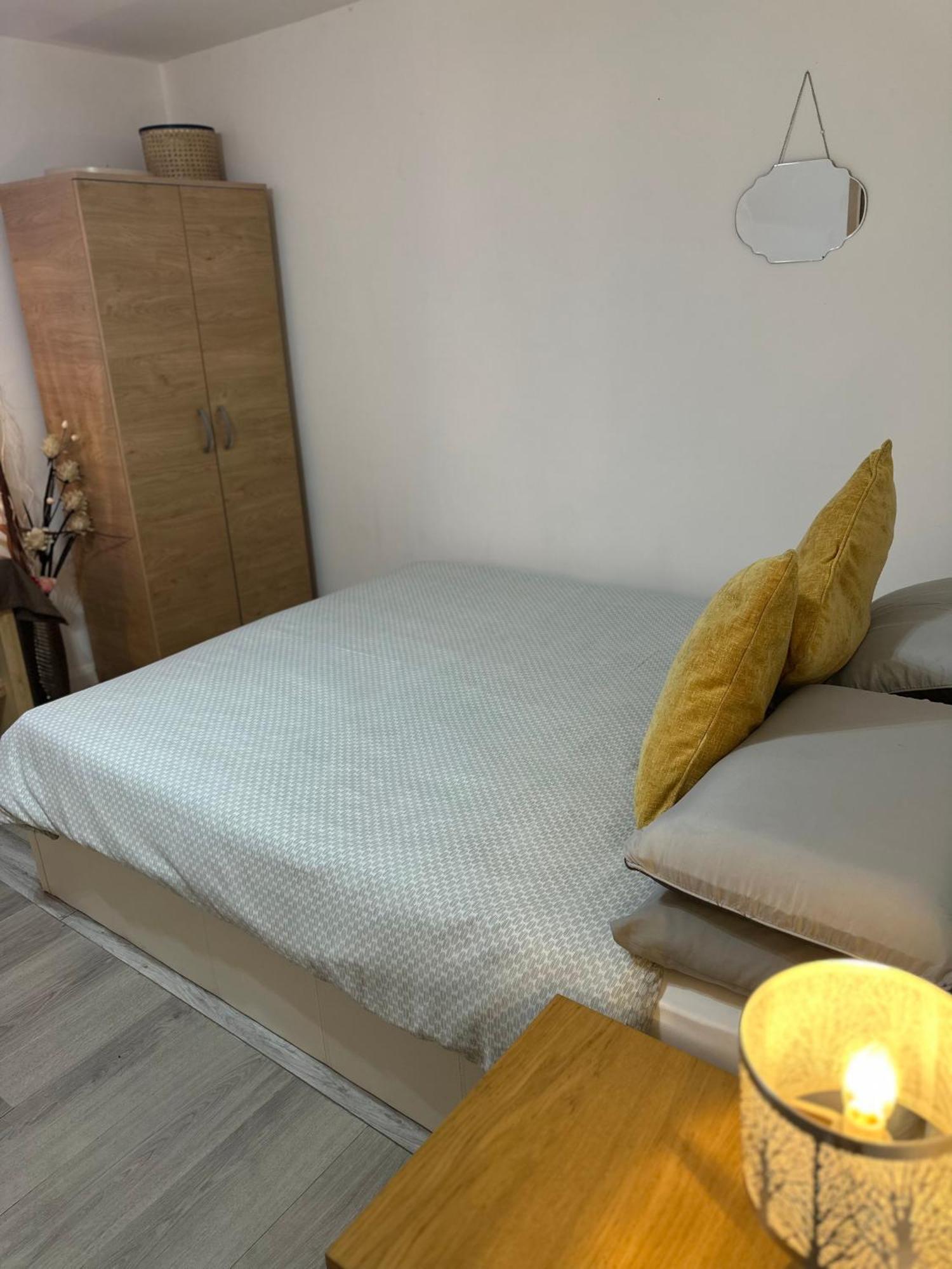 Stylish Studio Flat - Watford Junction - Harry Potter Екстериор снимка